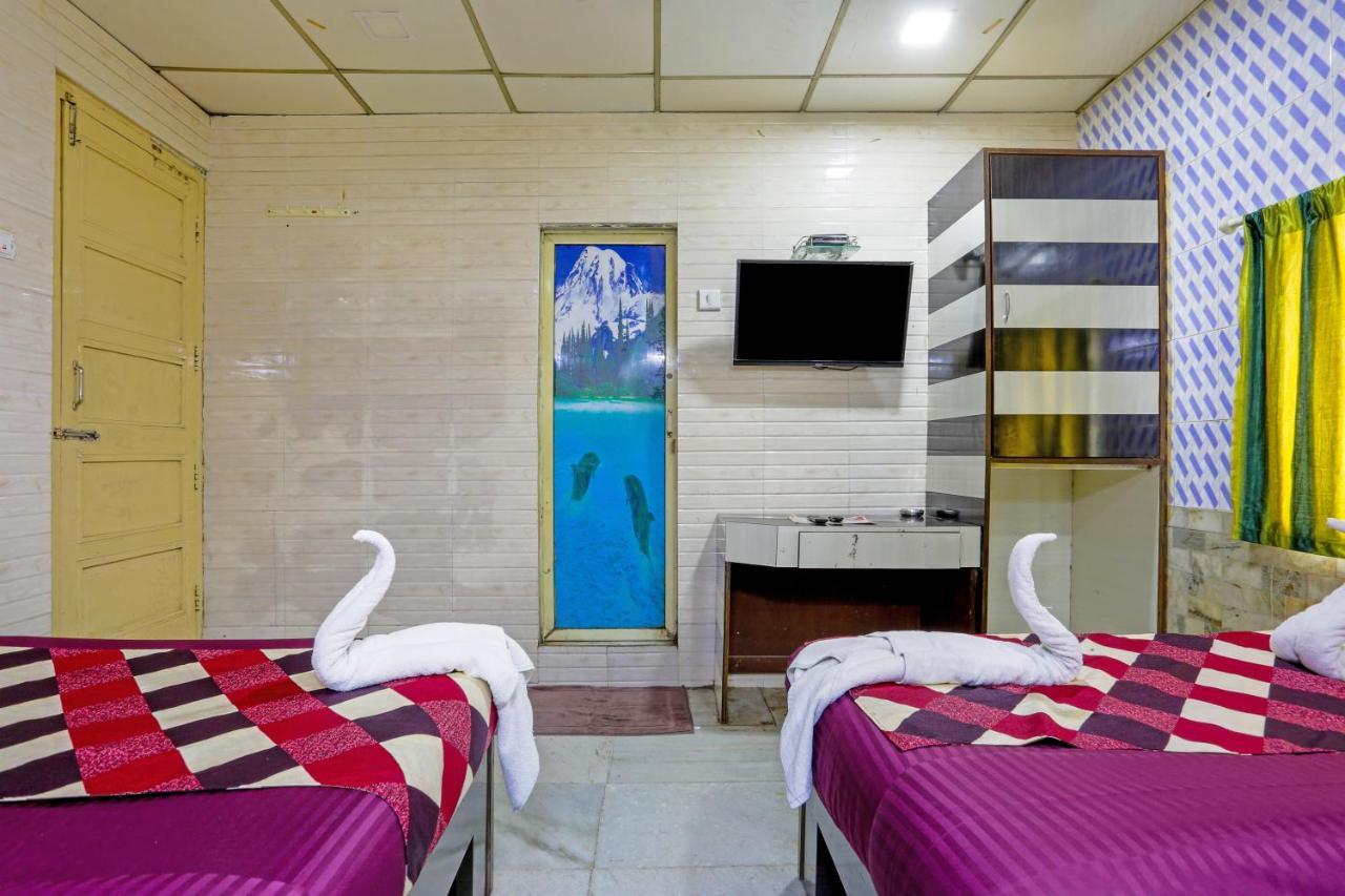 Terminus Hotel Bandra Mumbai Exterior photo